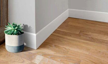 Rodapie blanco mate canto romo porcelánico 8X60